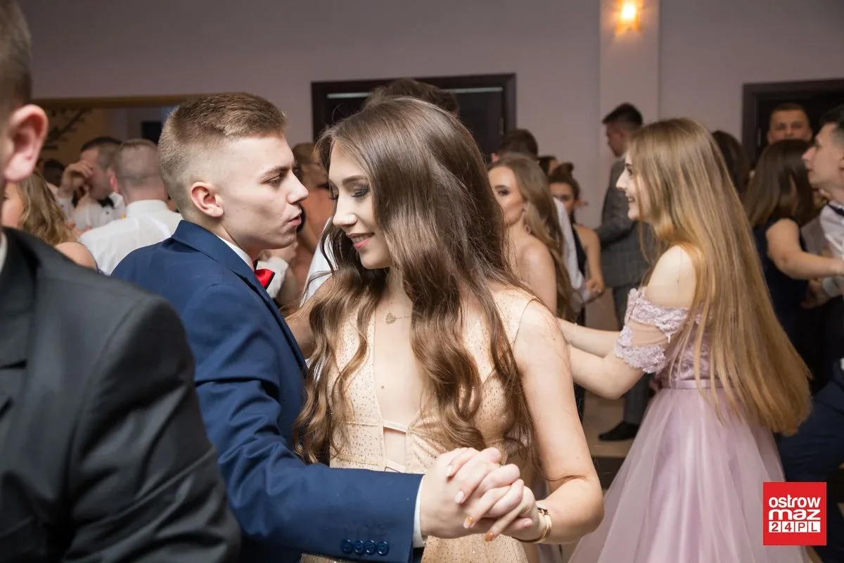 Studniówka LO im. Mikołaja Kopernika w Ostrowi Mazowieckiej (zdjęcia, wideo)