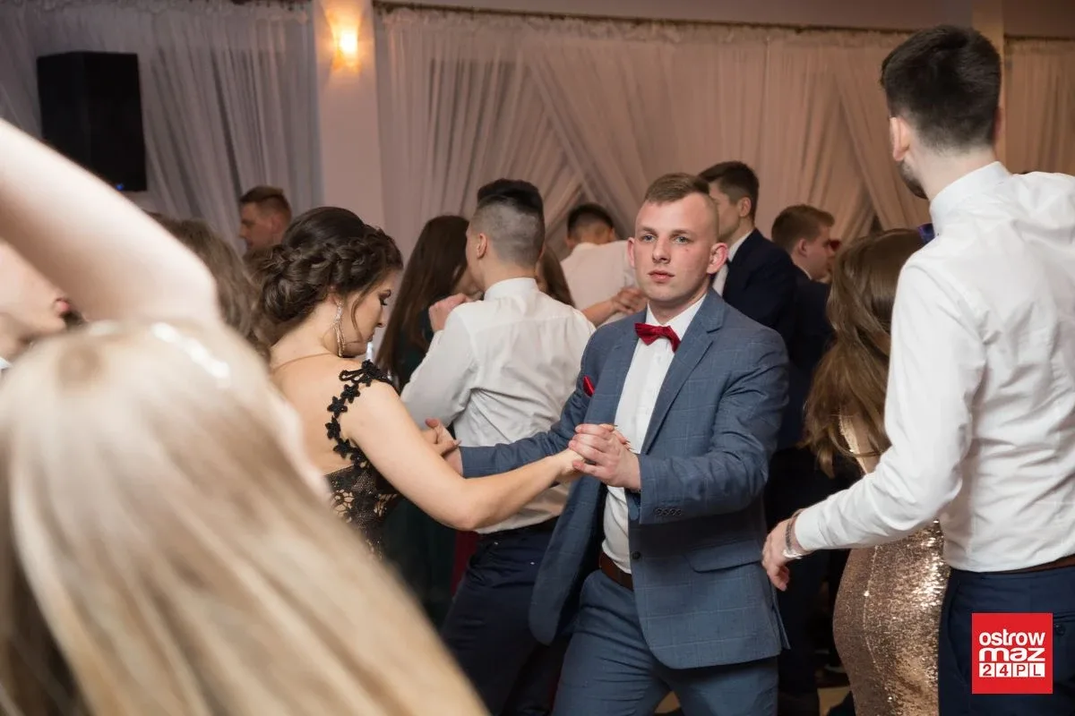 Studniówka LO im. Mikołaja Kopernika w Ostrowi Mazowieckiej (zdjęcia, wideo)