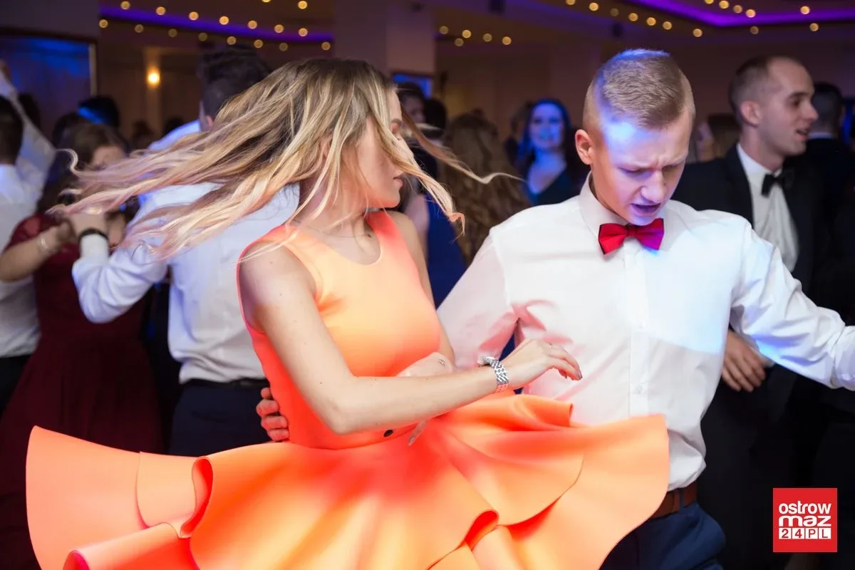 Studniówka LO im. Mikołaja Kopernika w Ostrowi Mazowieckiej (zdjęcia, wideo)