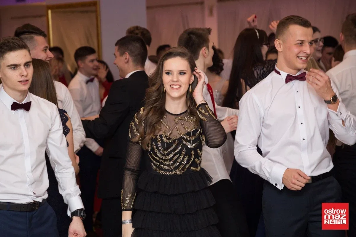 Studniówka LO im. Mikołaja Kopernika w Ostrowi Mazowieckiej (zdjęcia, wideo)