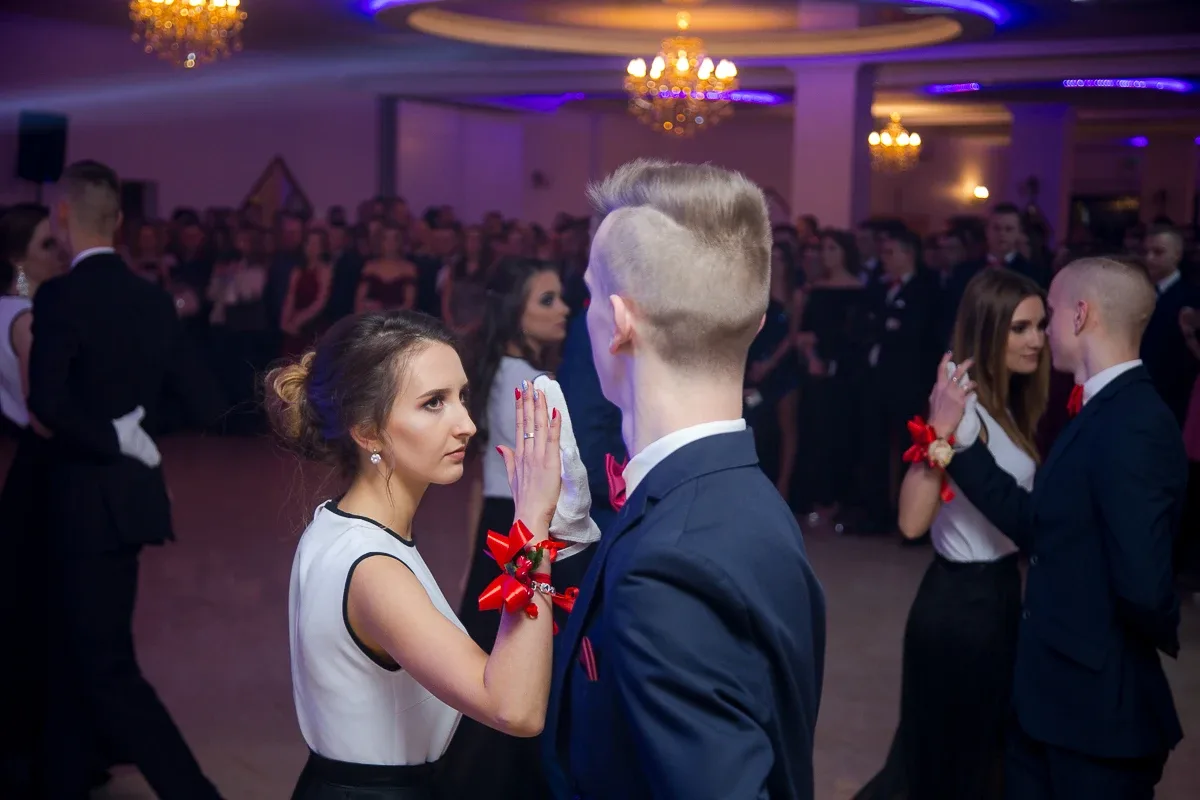 Kolejna porcja zdjęć i wideo z balu studniówkowego Rubinka