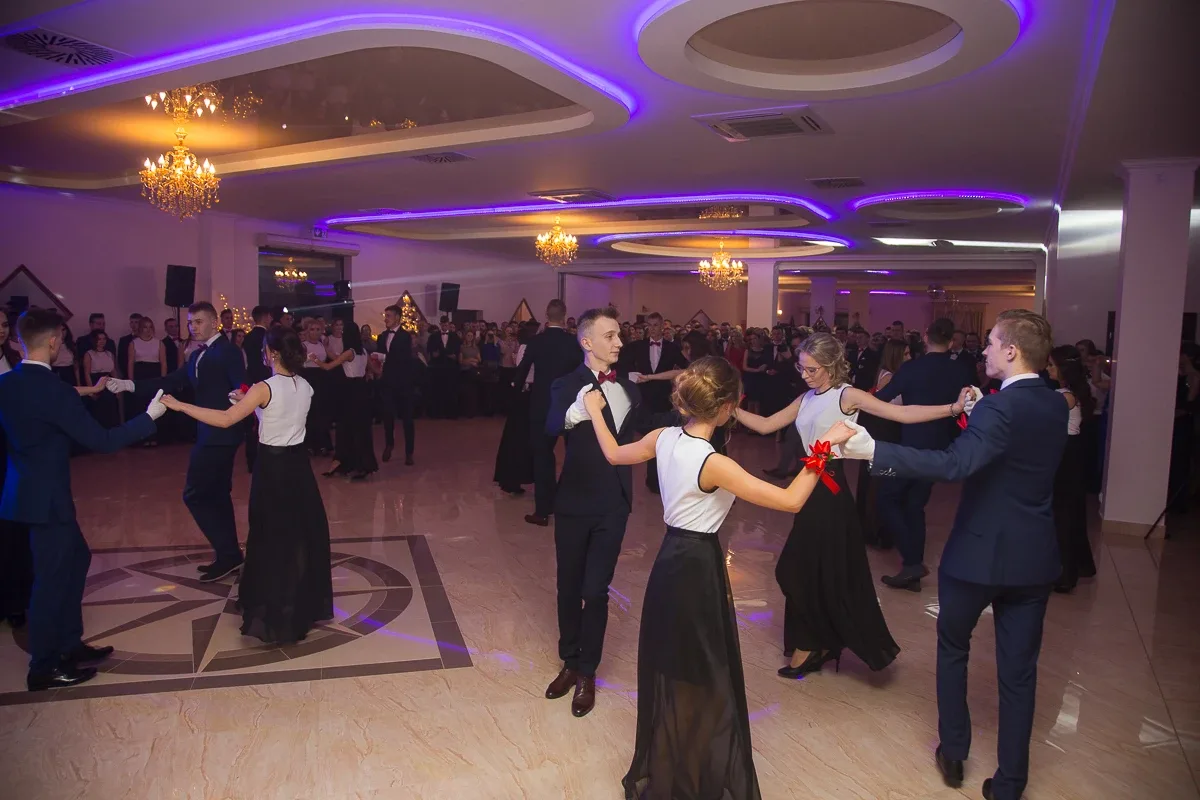 Kolejna porcja zdjęć i wideo z balu studniówkowego Rubinka