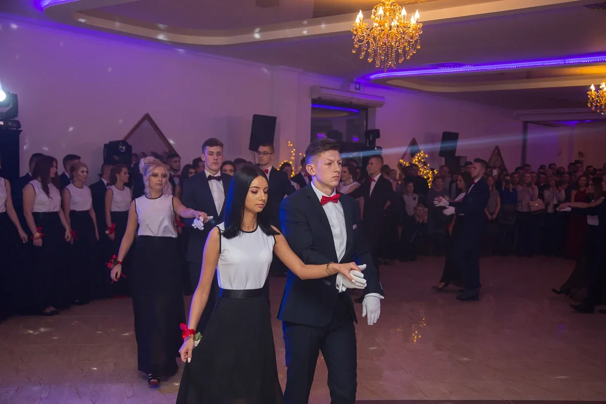 Kolejna porcja zdjęć i wideo z balu studniówkowego Rubinka