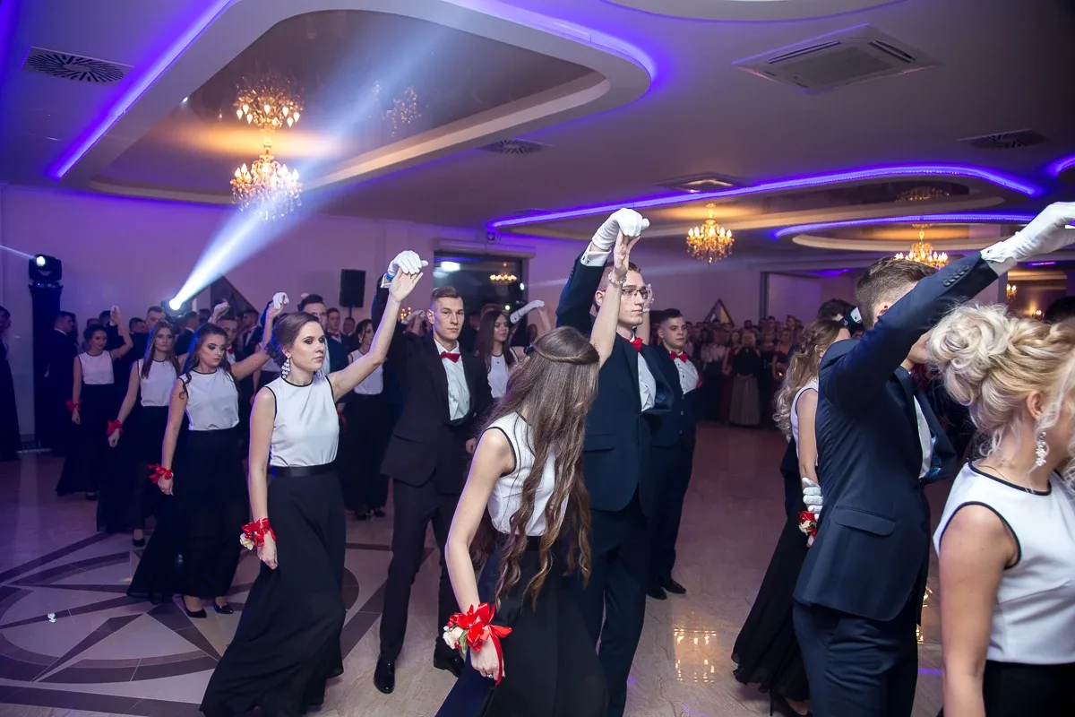 Kolejna porcja zdjęć i wideo z balu studniówkowego Rubinka