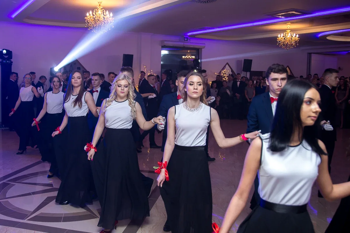 Kolejna porcja zdjęć i wideo z balu studniówkowego Rubinka