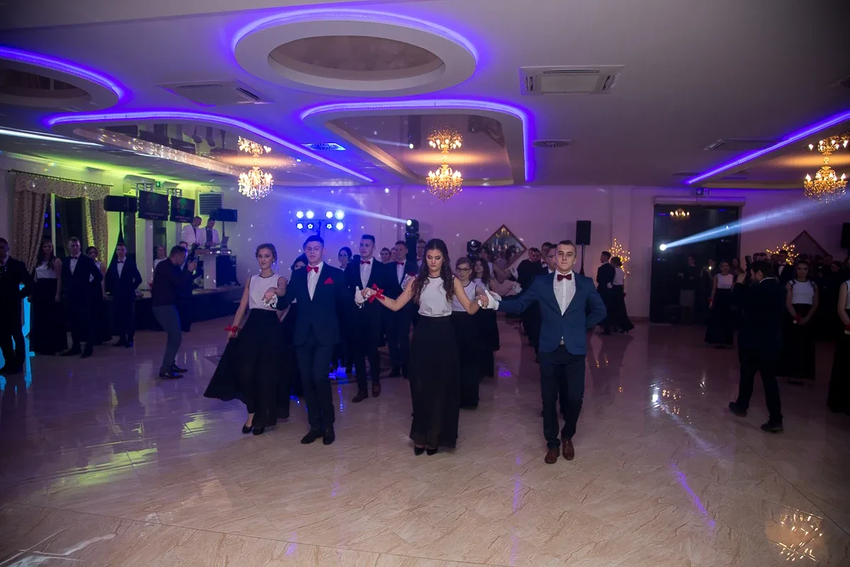 Kolejna porcja zdjęć i wideo z balu studniówkowego Rubinka