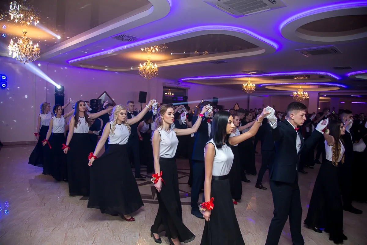 Kolejna porcja zdjęć i wideo z balu studniówkowego Rubinka