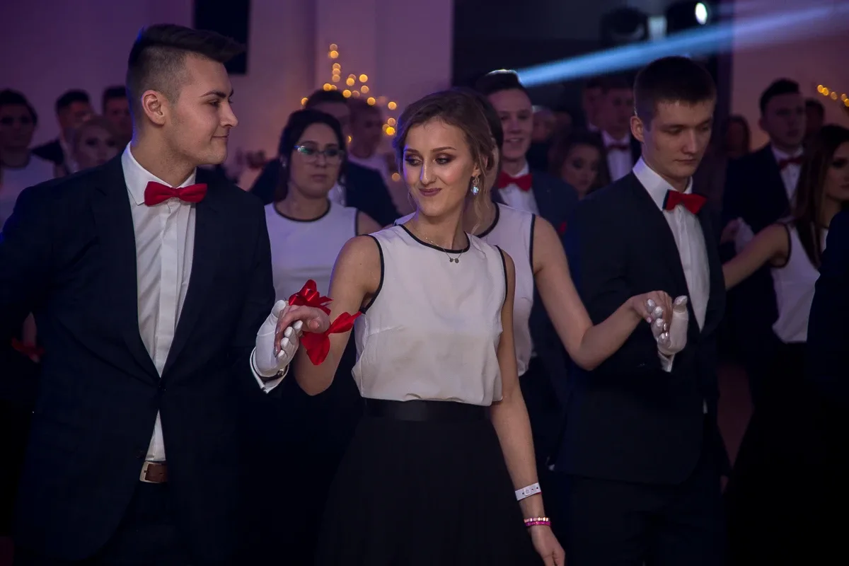 Kolejna porcja zdjęć i wideo z balu studniówkowego Rubinka