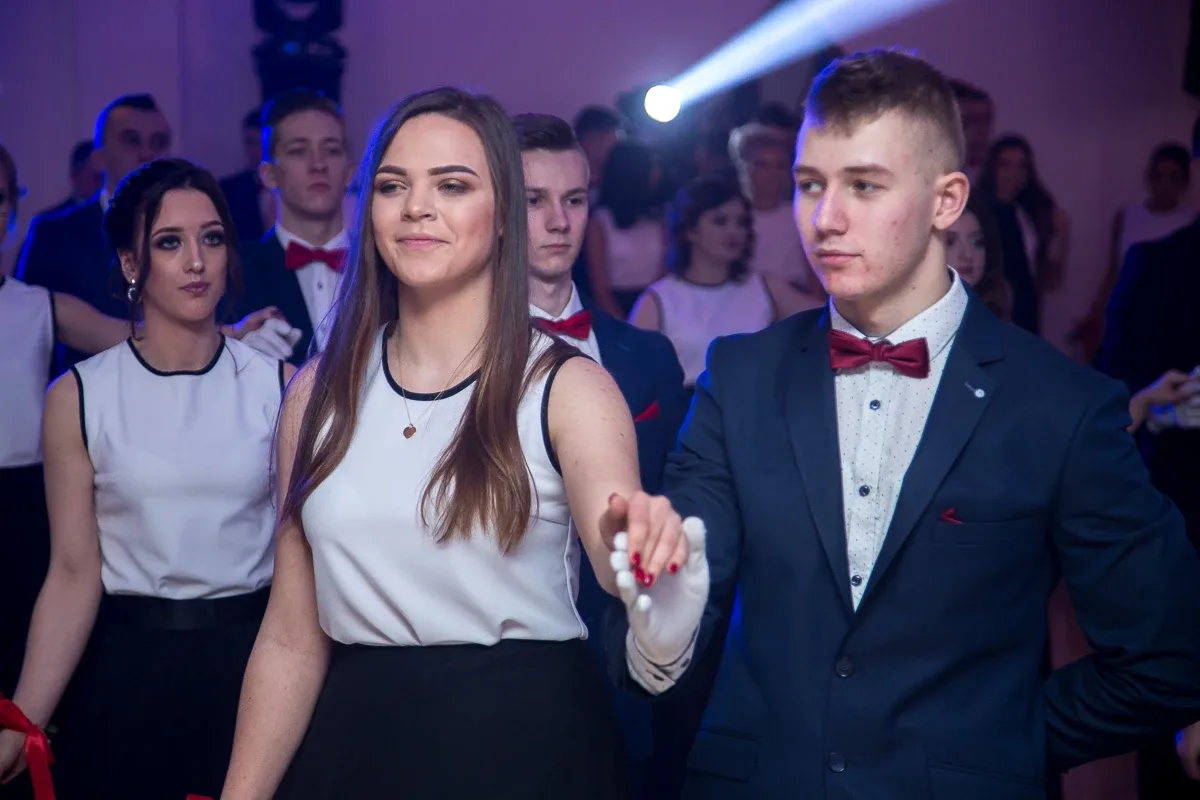 Kolejna porcja zdjęć i wideo z balu studniówkowego Rubinka