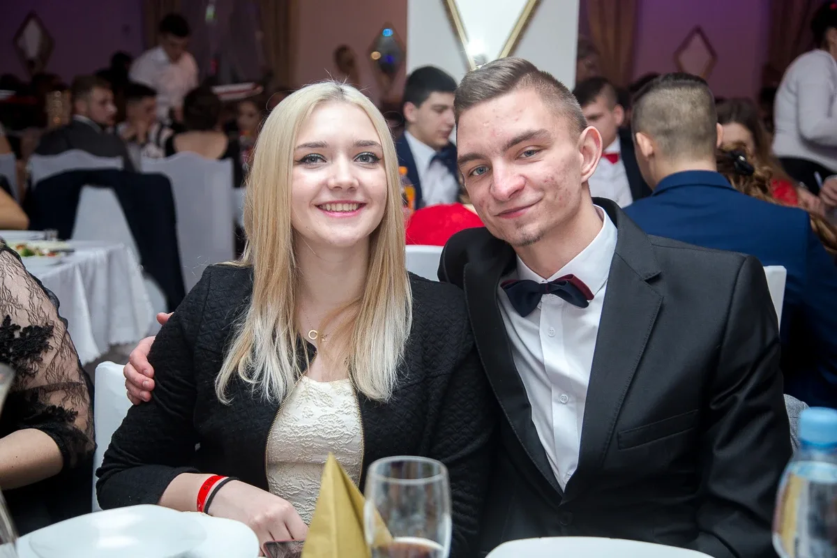 Kolejna porcja zdjęć i wideo z balu studniówkowego Rubinka