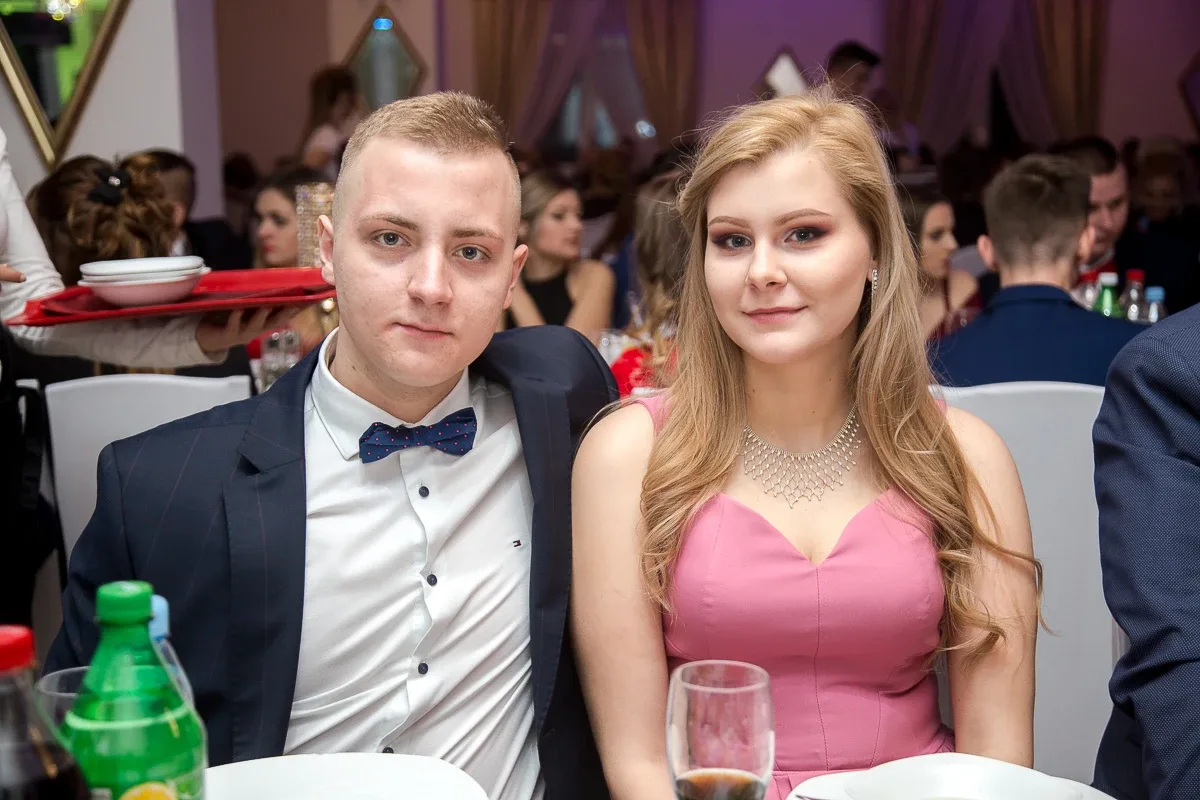 Kolejna porcja zdjęć i wideo z balu studniówkowego Rubinka