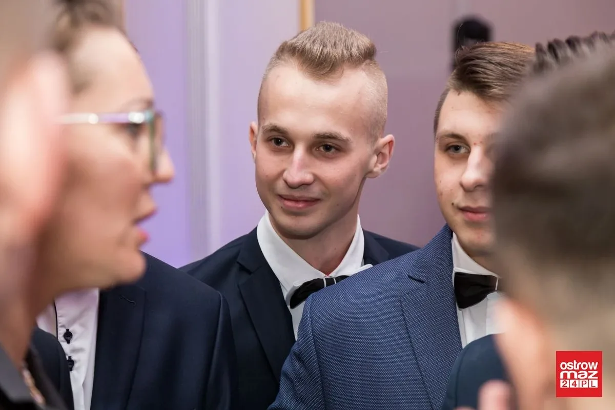 Studniówka ZS nr 2 w Ostrowi Mazowieckiej (zdjęcia, wideo)
