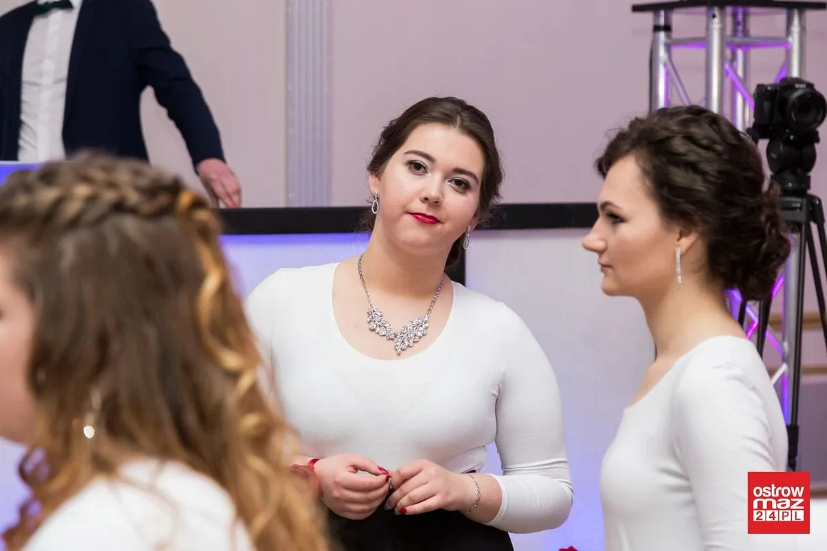 Studniówka ZS nr 2 w Ostrowi Mazowieckiej (zdjęcia, wideo)