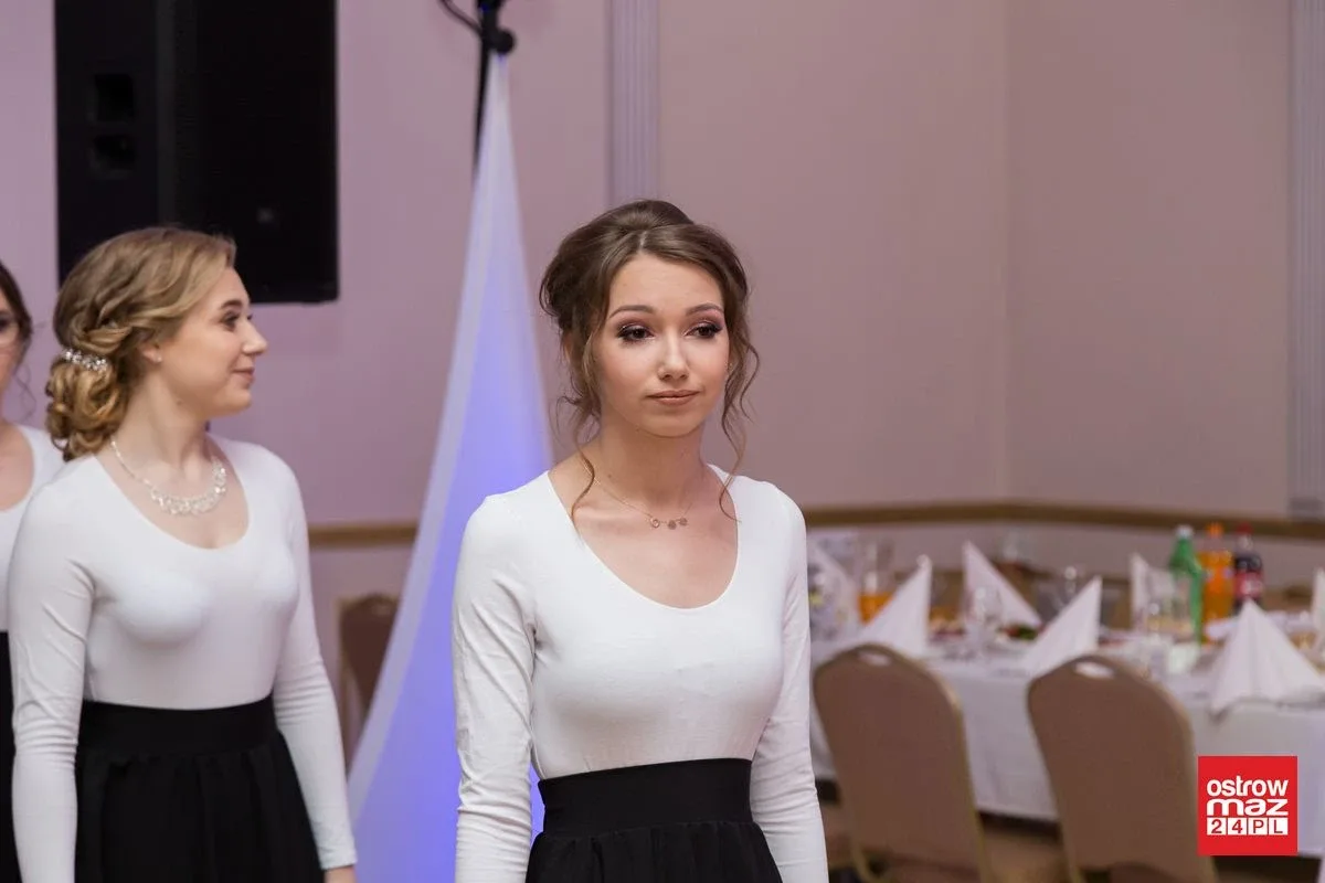 Studniówka ZS nr 2 w Ostrowi Mazowieckiej (zdjęcia, wideo)