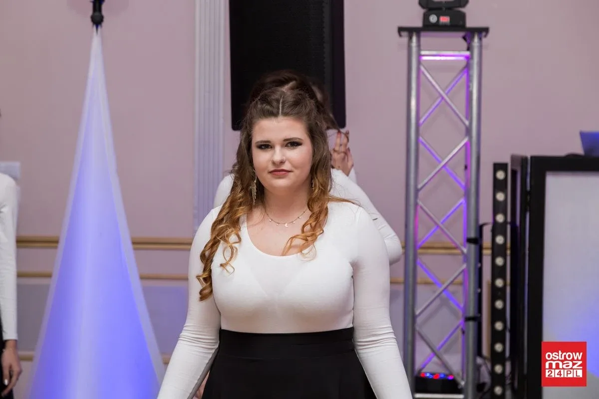 Studniówka ZS nr 2 w Ostrowi Mazowieckiej (zdjęcia, wideo)