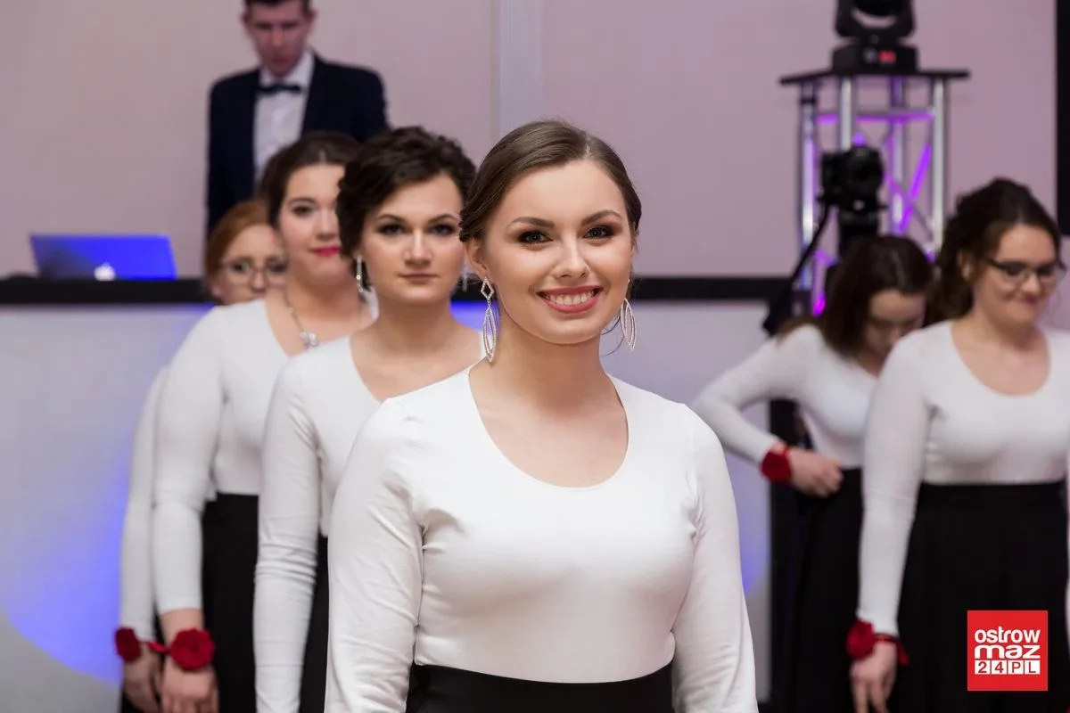 Studniówka ZS nr 2 w Ostrowi Mazowieckiej (zdjęcia, wideo)