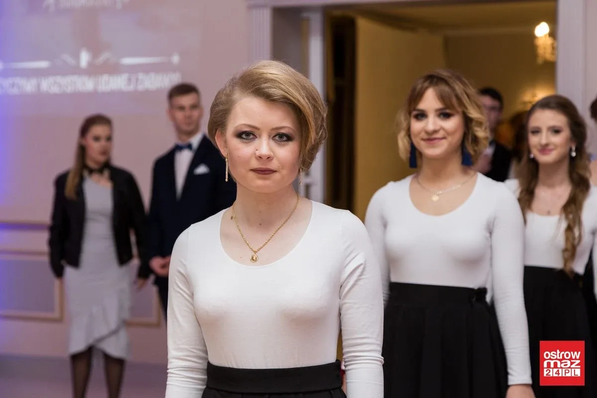 Studniówka ZS nr 2 w Ostrowi Mazowieckiej (zdjęcia, wideo)