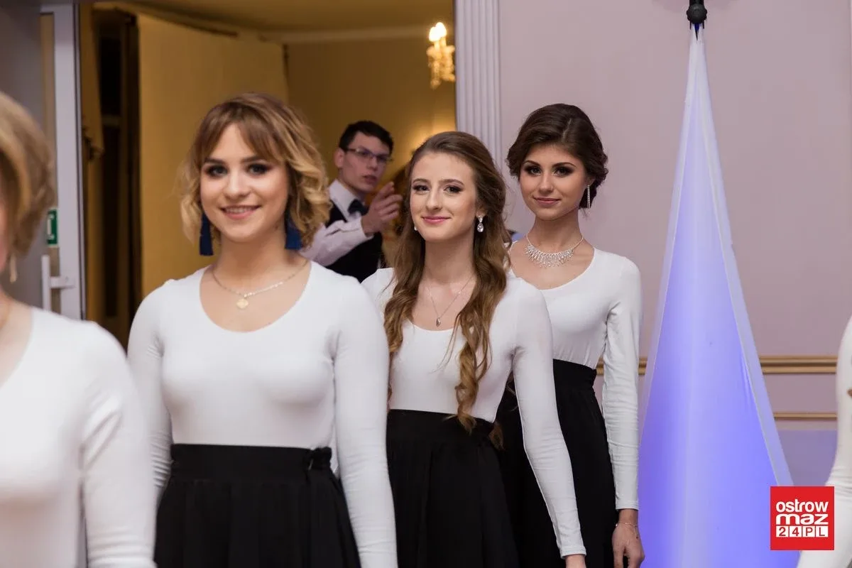 Studniówka ZS nr 2 w Ostrowi Mazowieckiej (zdjęcia, wideo)