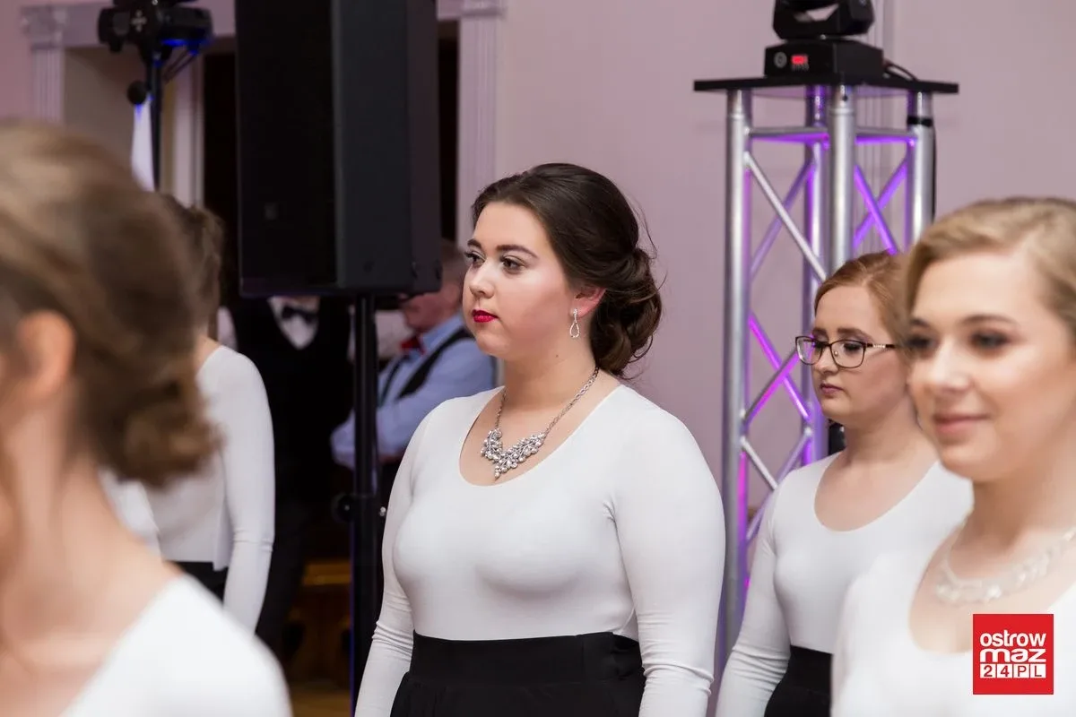 Studniówka ZS nr 2 w Ostrowi Mazowieckiej (zdjęcia, wideo)