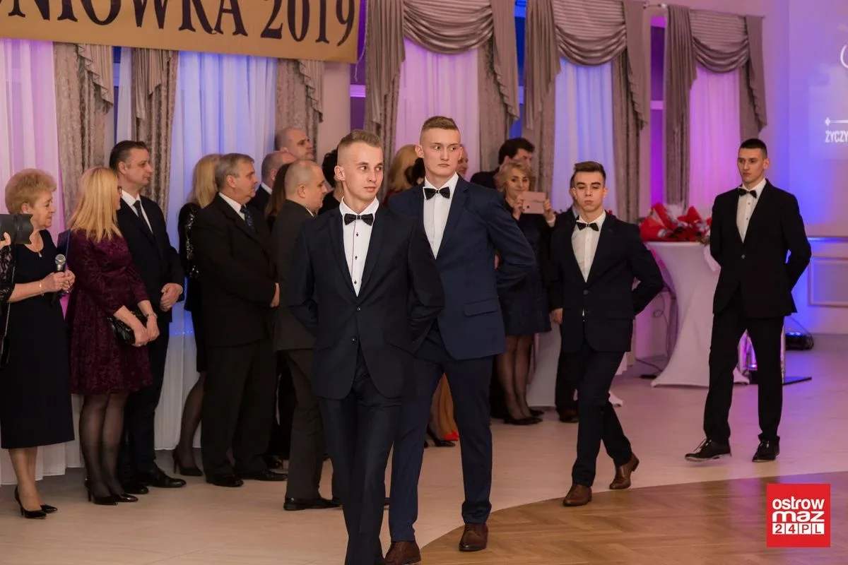 Studniówka ZS nr 2 w Ostrowi Mazowieckiej (zdjęcia, wideo)