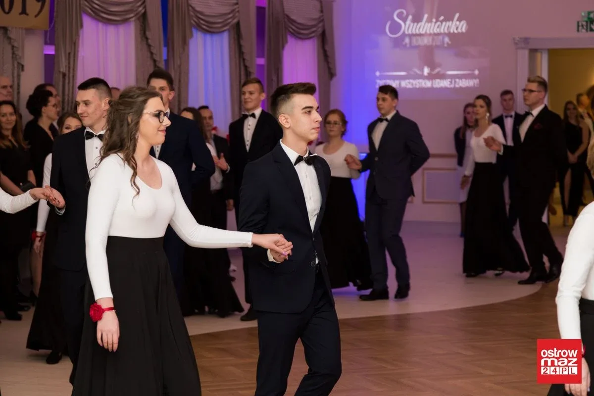 Studniówka ZS nr 2 w Ostrowi Mazowieckiej (zdjęcia, wideo)