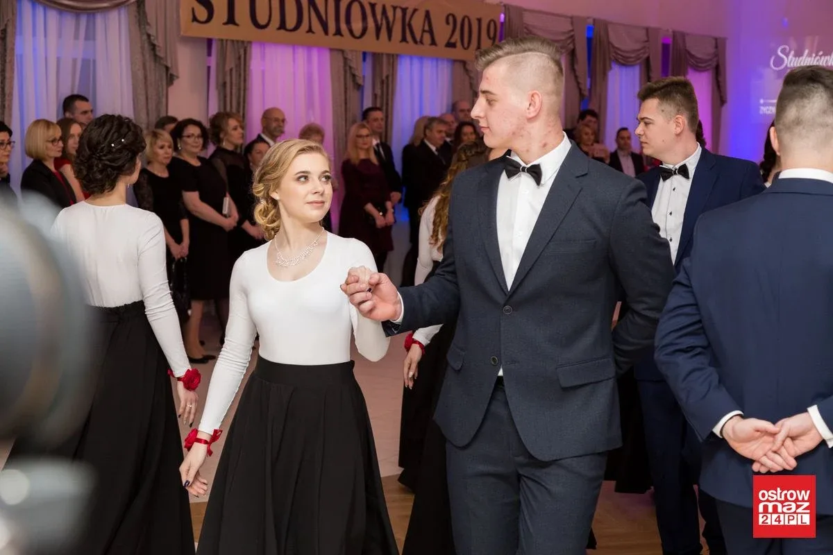 Studniówka ZS nr 2 w Ostrowi Mazowieckiej (zdjęcia, wideo)