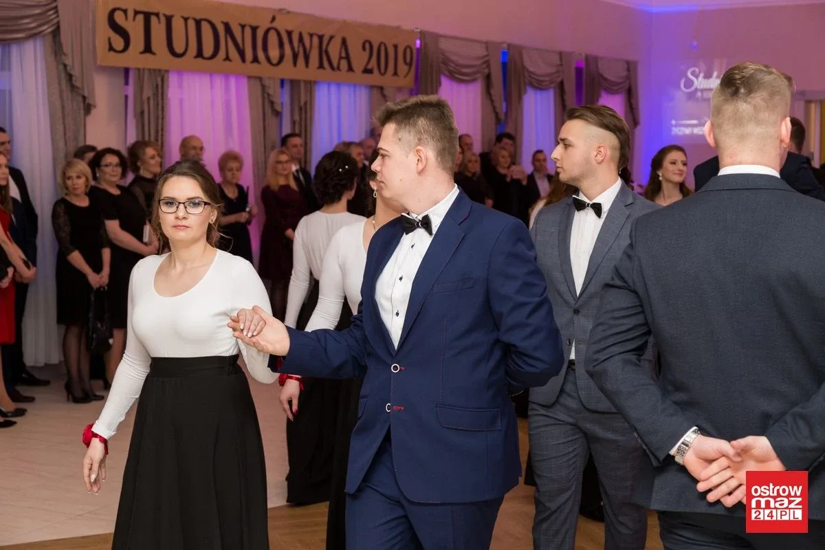 Studniówka ZS nr 2 w Ostrowi Mazowieckiej (zdjęcia, wideo)