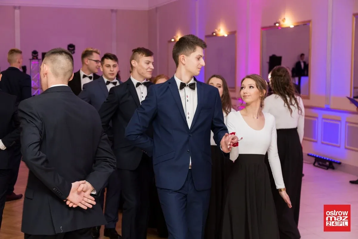 Studniówka ZS nr 2 w Ostrowi Mazowieckiej (zdjęcia, wideo)