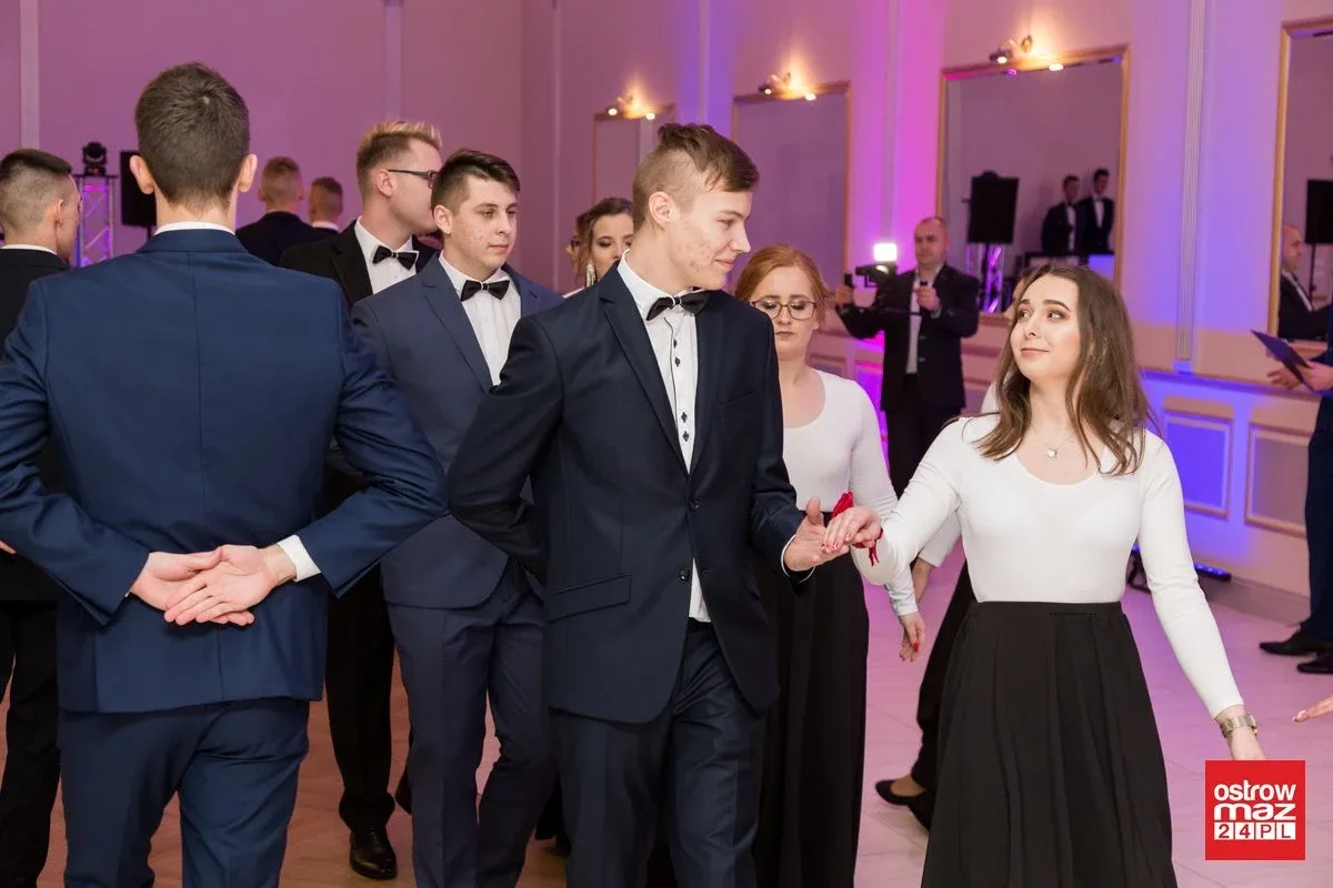 Studniówka ZS nr 2 w Ostrowi Mazowieckiej (zdjęcia, wideo)