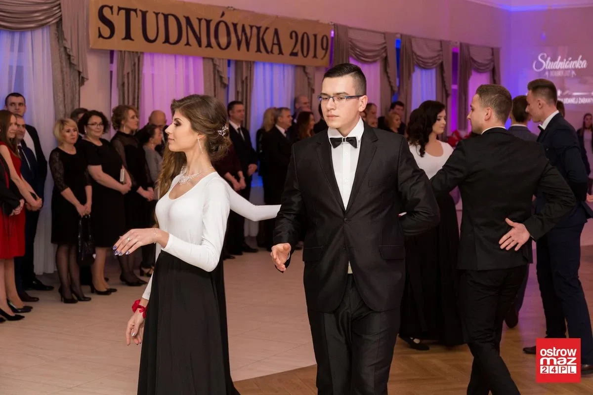 Studniówka ZS nr 2 w Ostrowi Mazowieckiej (zdjęcia, wideo)