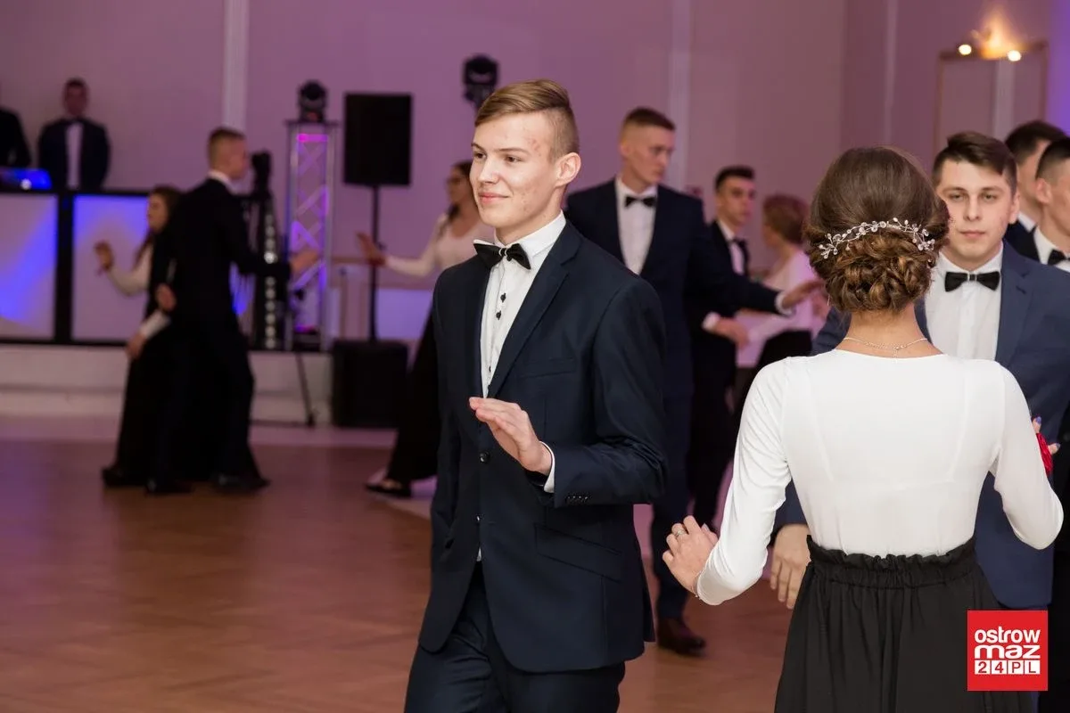 Studniówka ZS nr 2 w Ostrowi Mazowieckiej (zdjęcia, wideo)