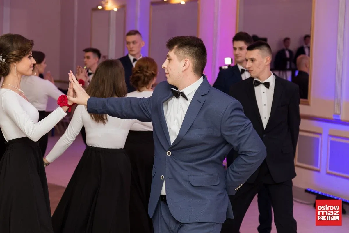 Studniówka ZS nr 2 w Ostrowi Mazowieckiej (zdjęcia, wideo)
