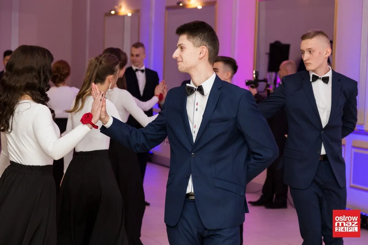 Studniówka ZS nr 2 w Ostrowi Mazowieckiej (zdjęcia, wideo)