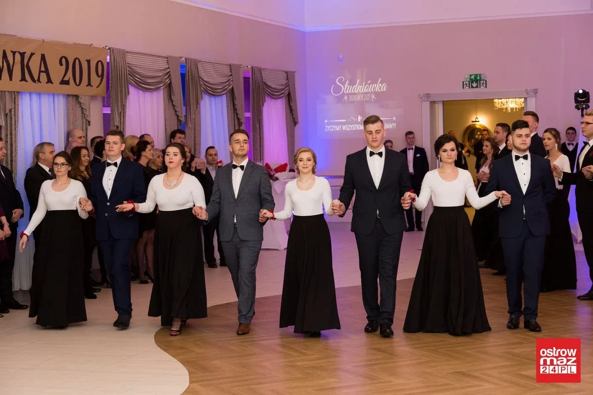 Studniówka ZS nr 2 w Ostrowi Mazowieckiej (zdjęcia, wideo)