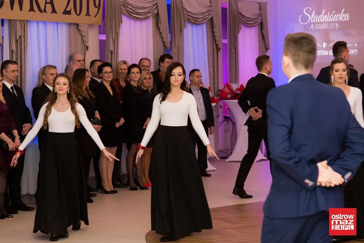 Studniówka ZS nr 2 w Ostrowi Mazowieckiej (zdjęcia, wideo)