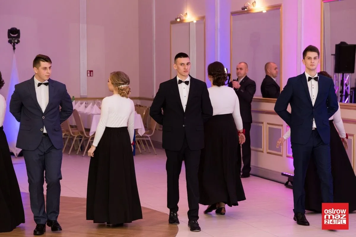 Studniówka ZS nr 2 w Ostrowi Mazowieckiej (zdjęcia, wideo)