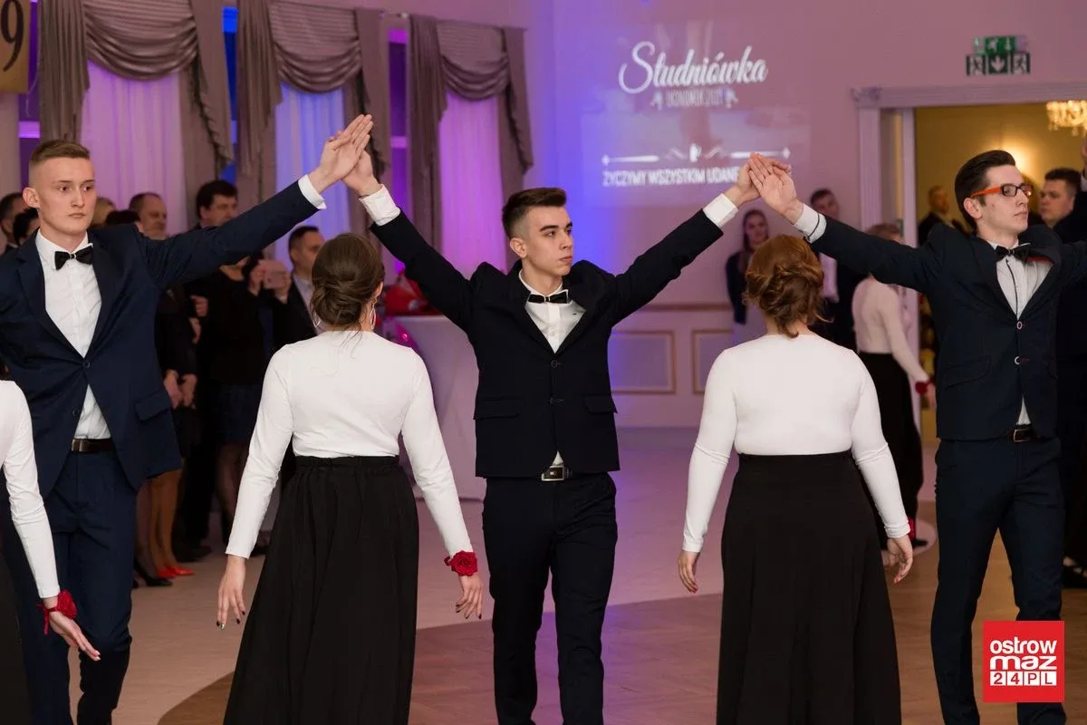 Studniówka ZS nr 2 w Ostrowi Mazowieckiej (zdjęcia, wideo)