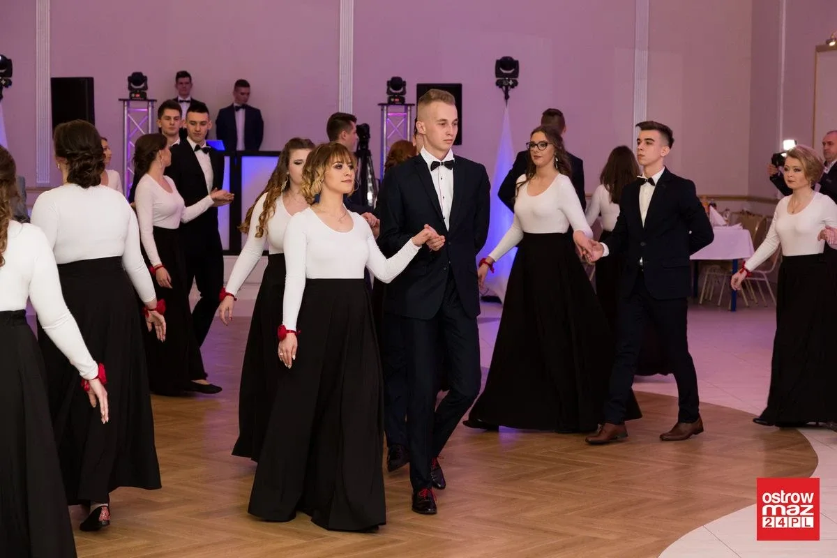 Studniówka ZS nr 2 w Ostrowi Mazowieckiej (zdjęcia, wideo)