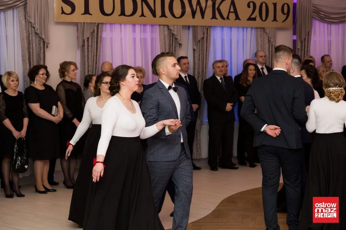 Studniówka ZS nr 2 w Ostrowi Mazowieckiej (zdjęcia, wideo)