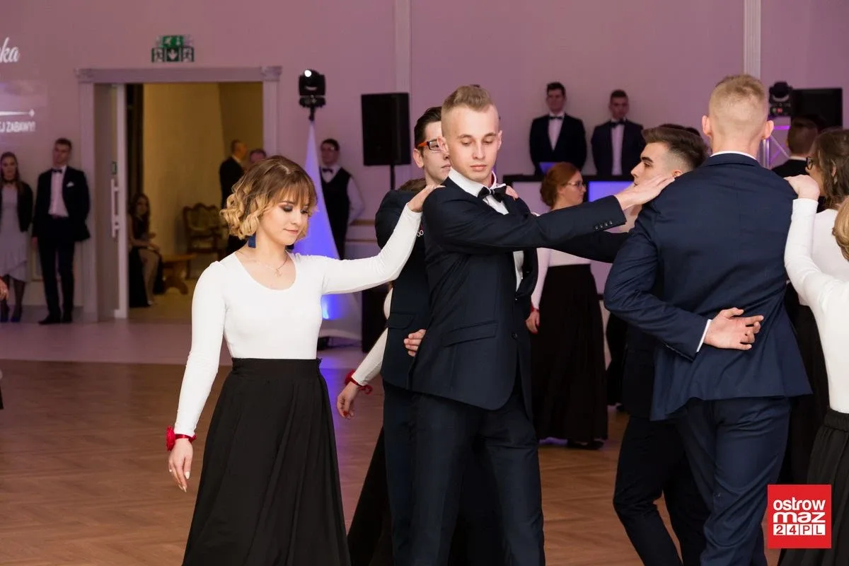 Studniówka ZS nr 2 w Ostrowi Mazowieckiej (zdjęcia, wideo)