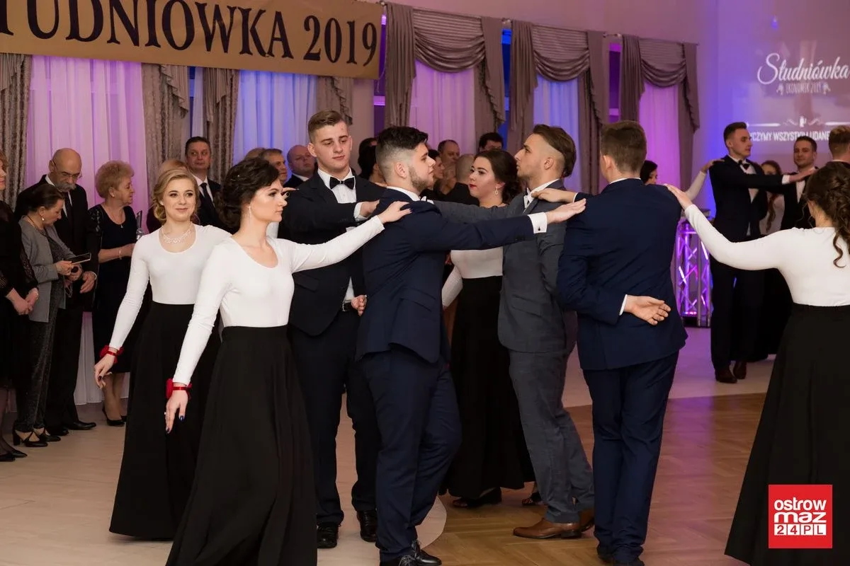 Studniówka ZS nr 2 w Ostrowi Mazowieckiej (zdjęcia, wideo)