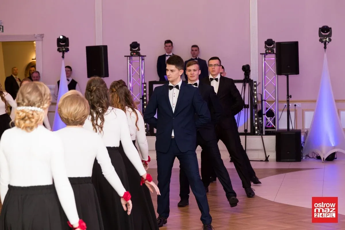 Studniówka ZS nr 2 w Ostrowi Mazowieckiej (zdjęcia, wideo)