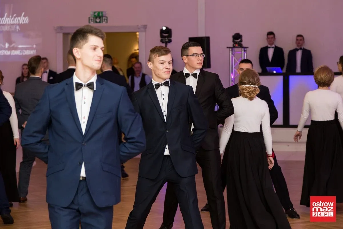 Studniówka ZS nr 2 w Ostrowi Mazowieckiej (zdjęcia, wideo)