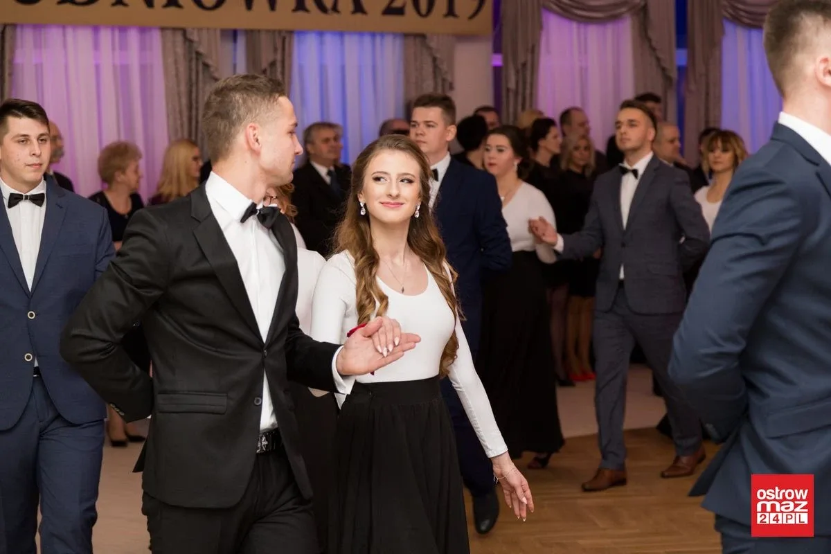 Studniówka ZS nr 2 w Ostrowi Mazowieckiej (zdjęcia, wideo)