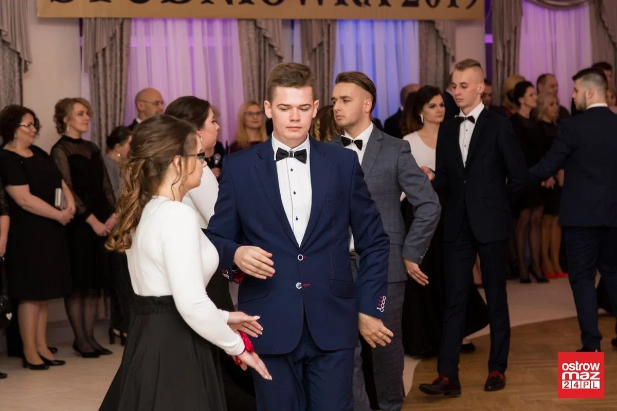 Studniówka ZS nr 2 w Ostrowi Mazowieckiej (zdjęcia, wideo)