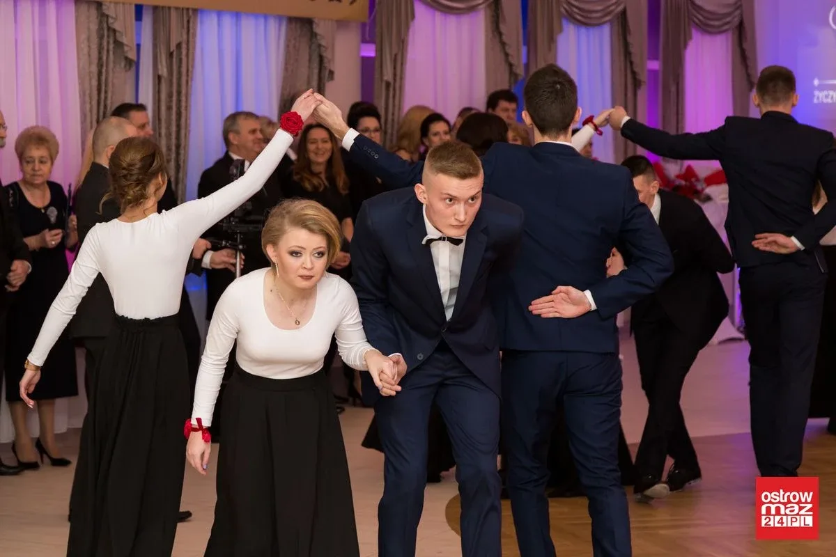 Studniówka ZS nr 2 w Ostrowi Mazowieckiej (zdjęcia, wideo)