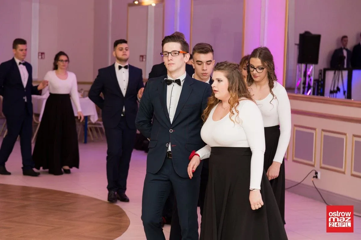Studniówka ZS nr 2 w Ostrowi Mazowieckiej (zdjęcia, wideo)