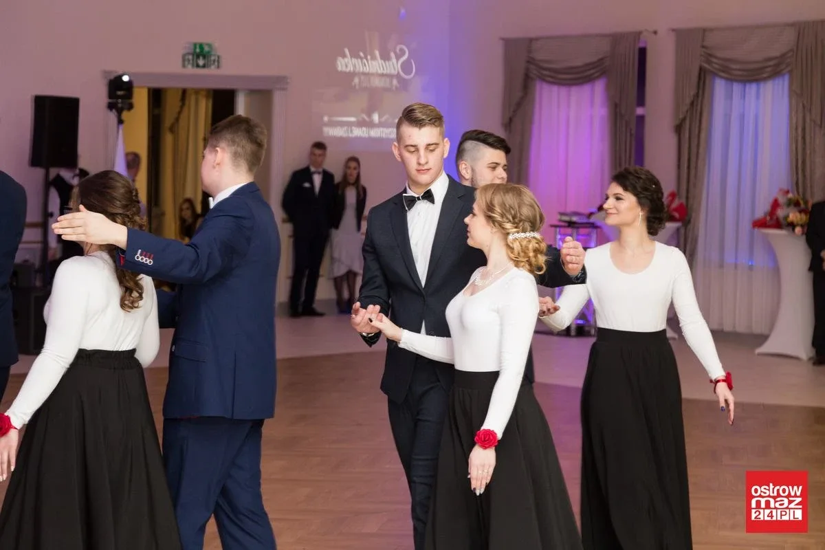 Studniówka ZS nr 2 w Ostrowi Mazowieckiej (zdjęcia, wideo)