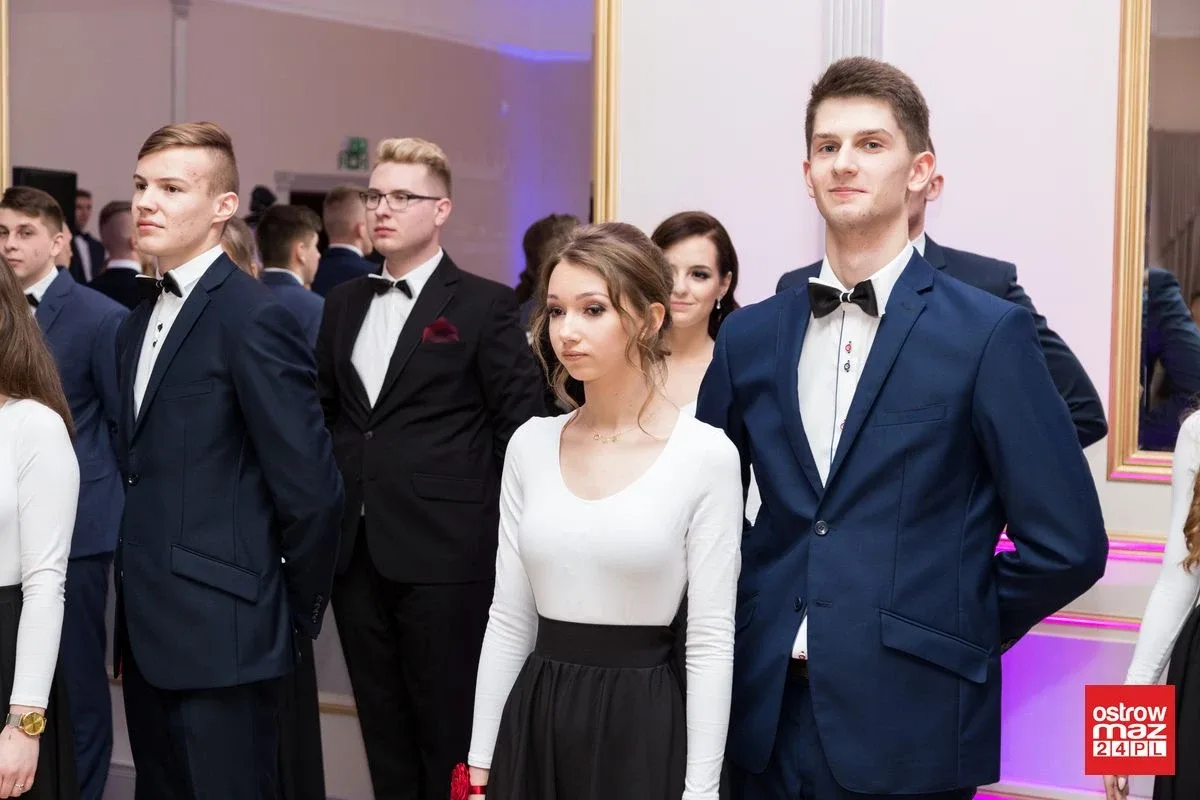 Studniówka ZS nr 2 w Ostrowi Mazowieckiej (zdjęcia, wideo)
