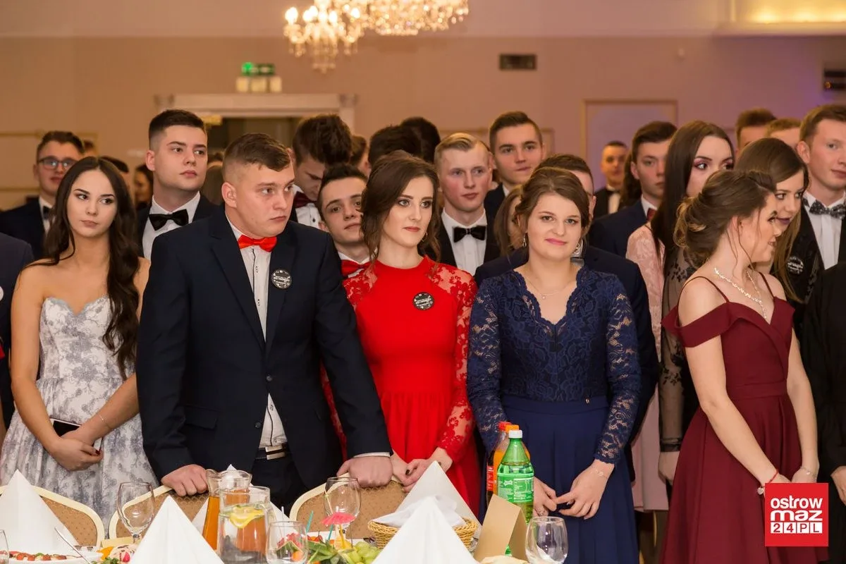 Studniówka ZS nr 2 w Ostrowi Mazowieckiej (zdjęcia, wideo)